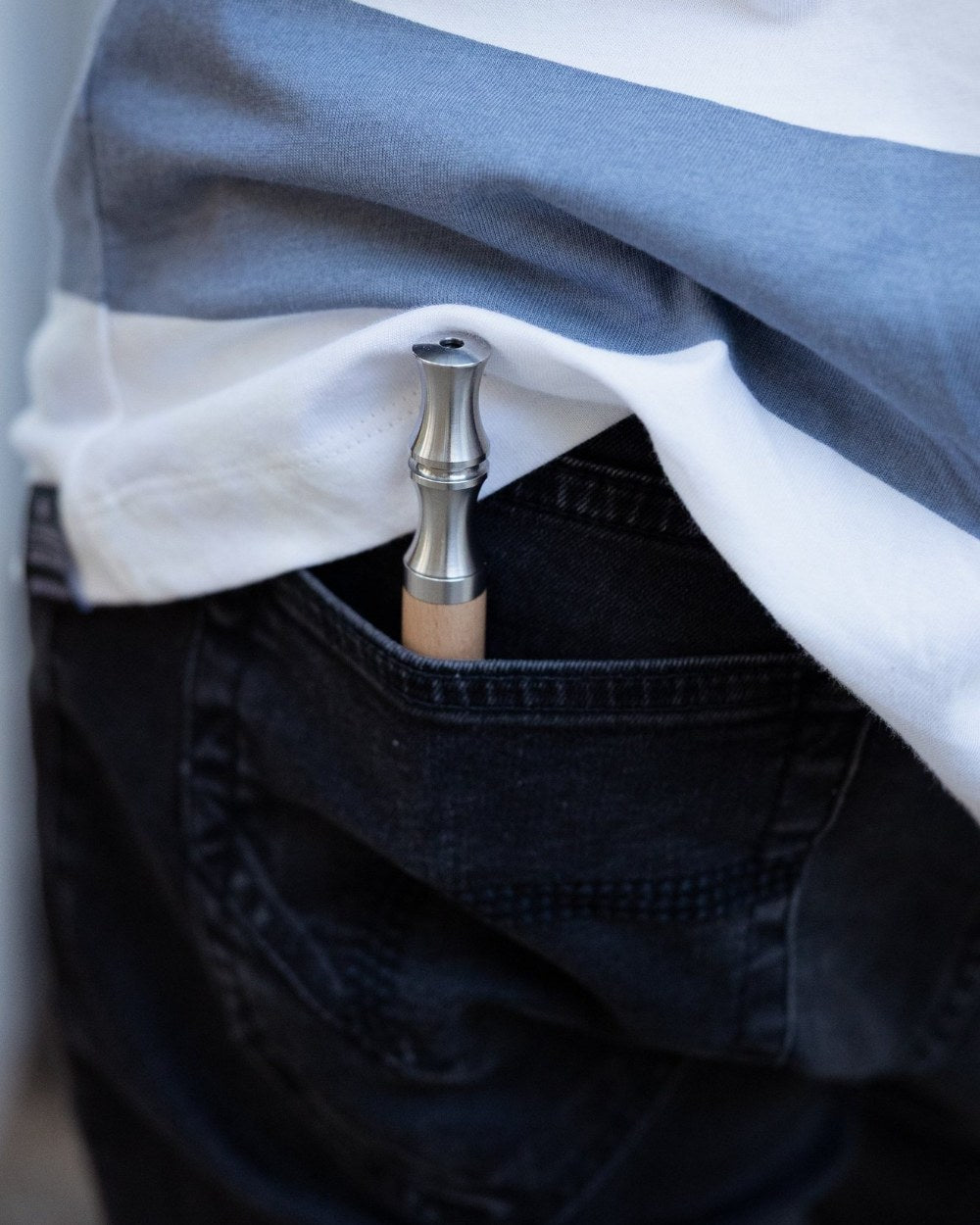 The NoNic Air in a back jeans pocket